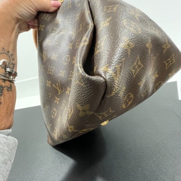 Louis Vuitton Artsy MM Monogram Shoulder Bag with Bag Charm (JB1298) - Picture 11 of 15